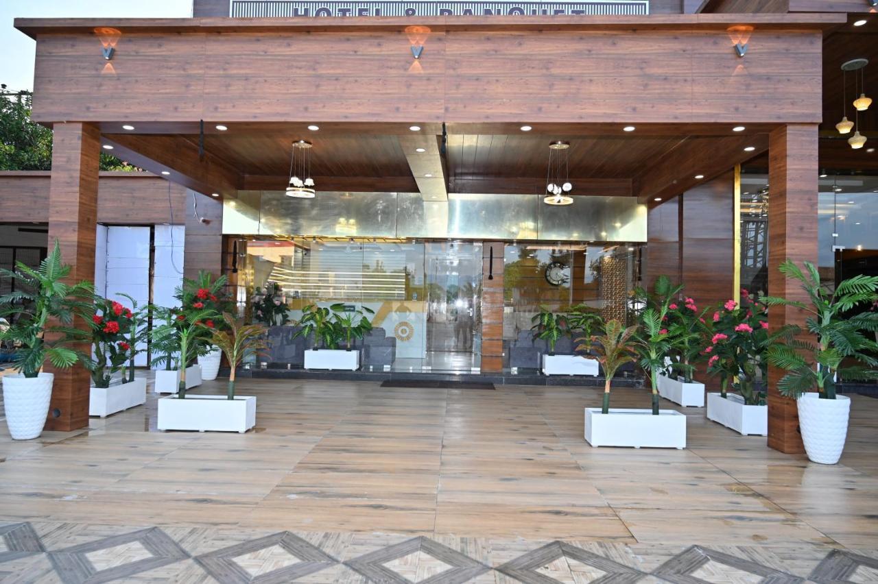 Hotel Vasdaa Grand Dehradun Buitenkant foto