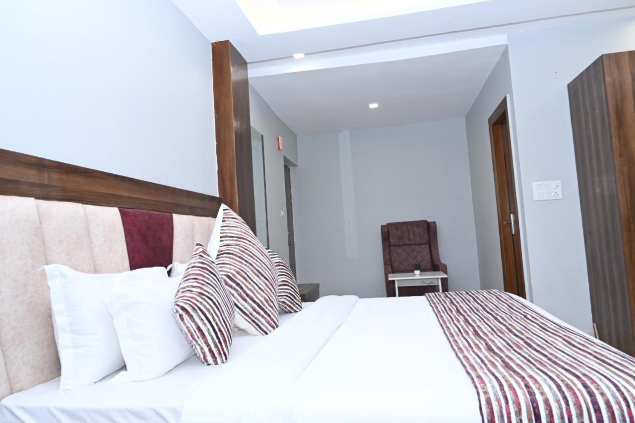 Hotel Vasdaa Grand Dehradun Buitenkant foto
