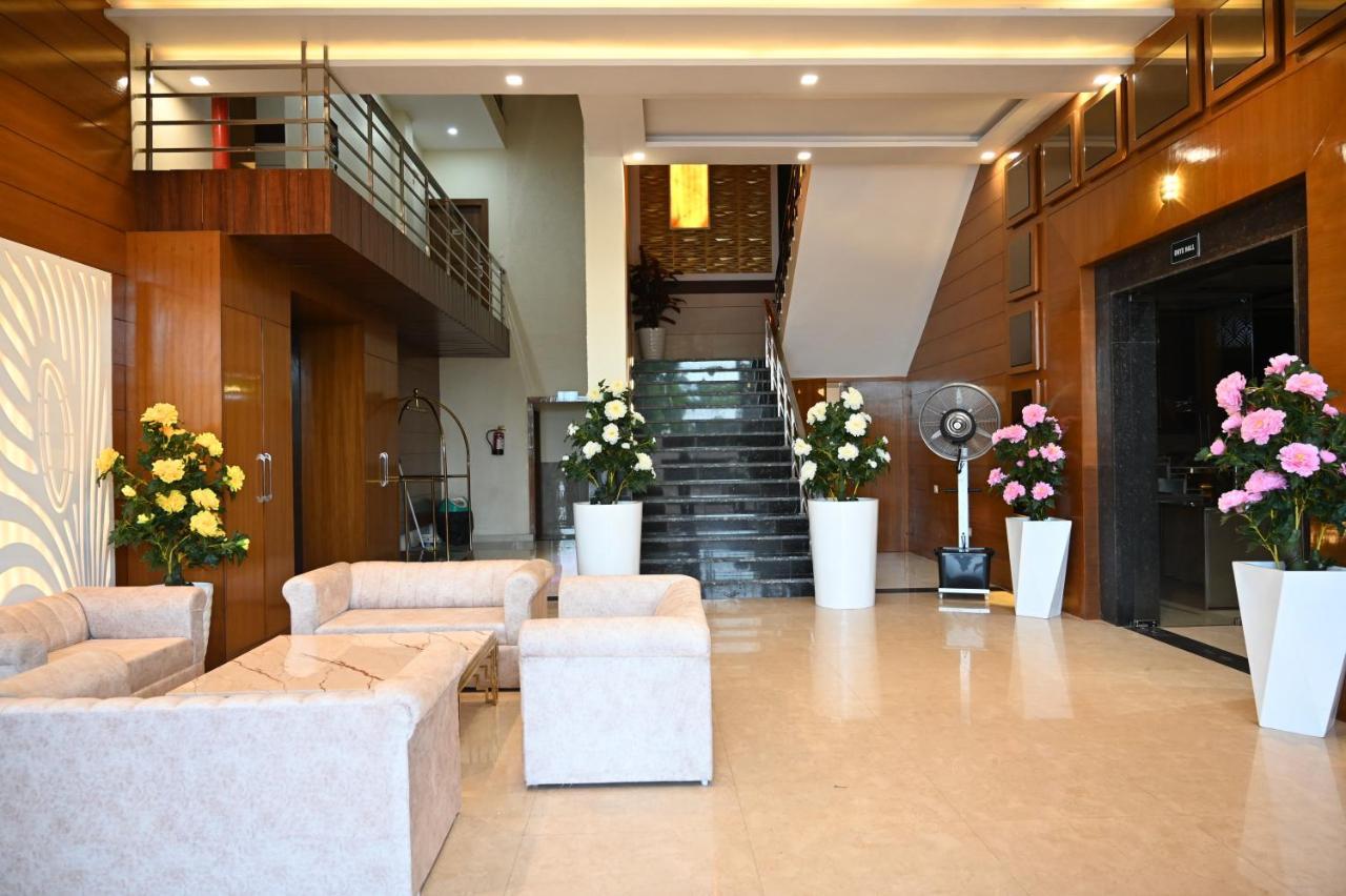 Hotel Vasdaa Grand Dehradun Buitenkant foto