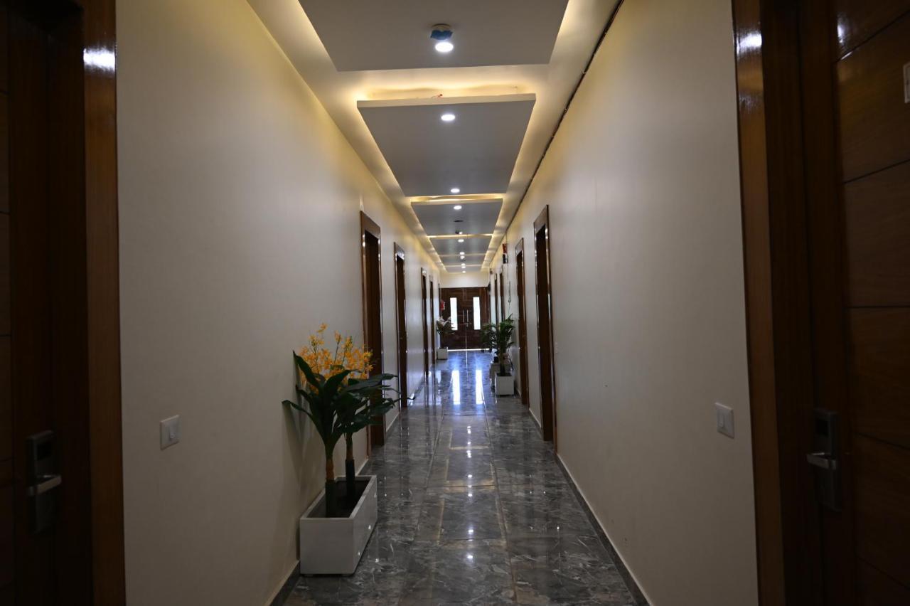 Hotel Vasdaa Grand Dehradun Buitenkant foto