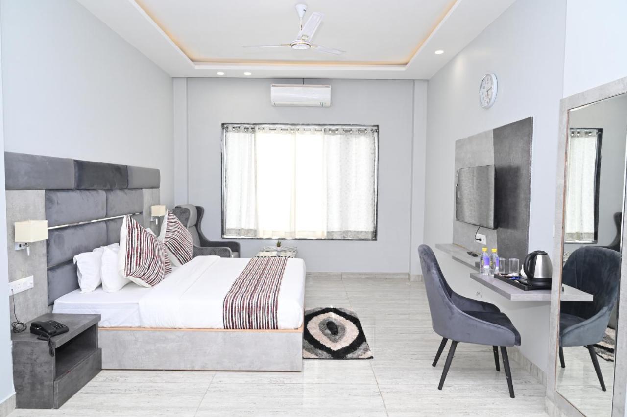 Hotel Vasdaa Grand Dehradun Buitenkant foto