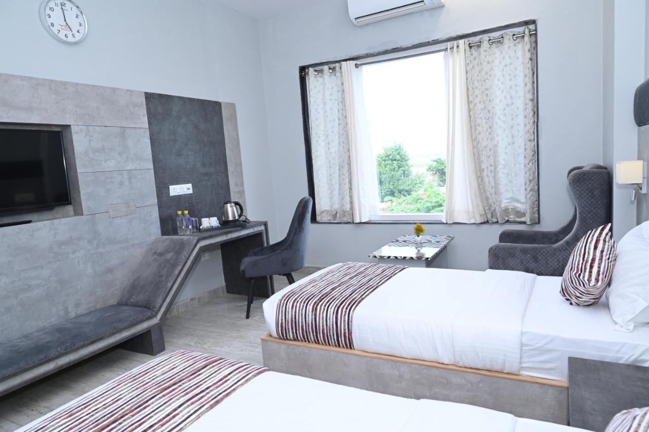 Hotel Vasdaa Grand Dehradun Buitenkant foto