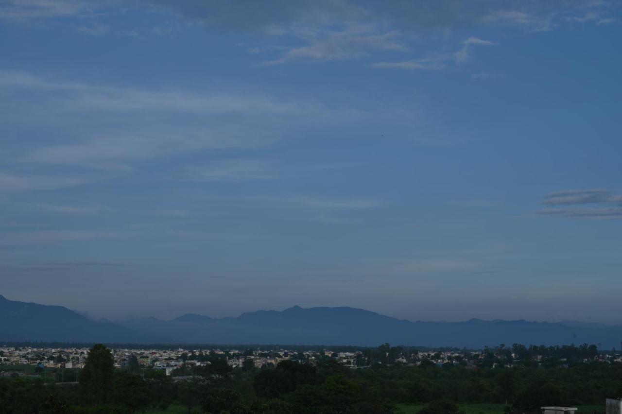 Hotel Vasdaa Grand Dehradun Buitenkant foto