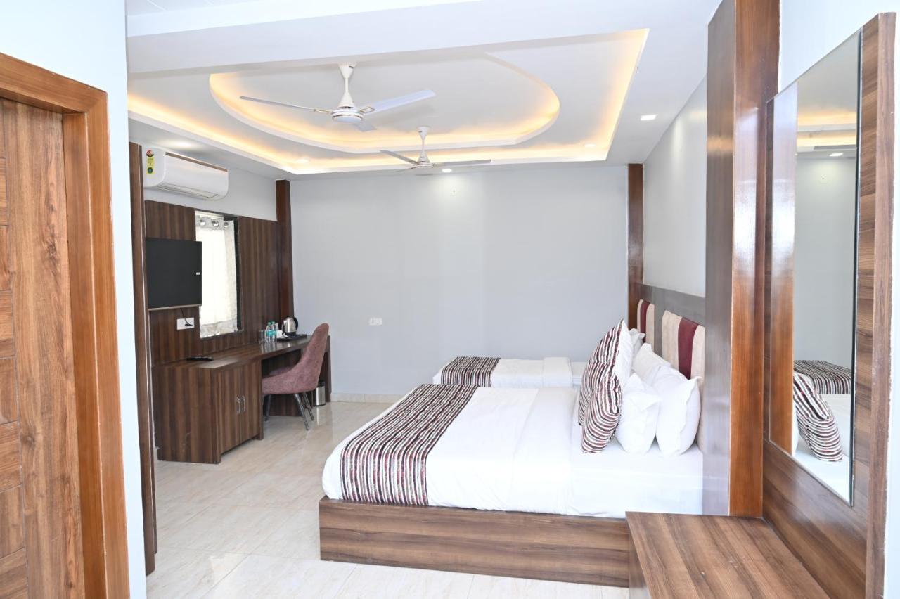 Hotel Vasdaa Grand Dehradun Buitenkant foto
