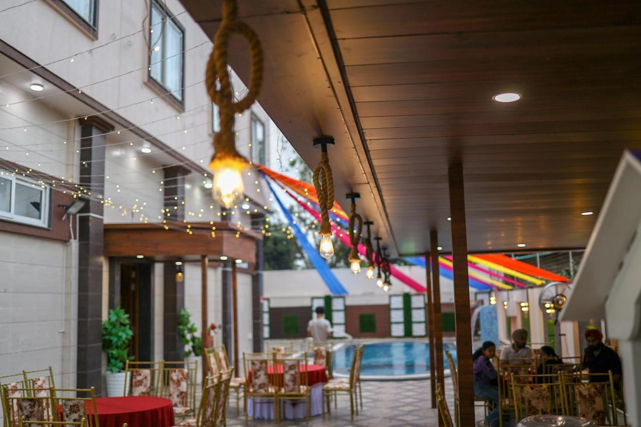 Hotel Vasdaa Grand Dehradun Buitenkant foto