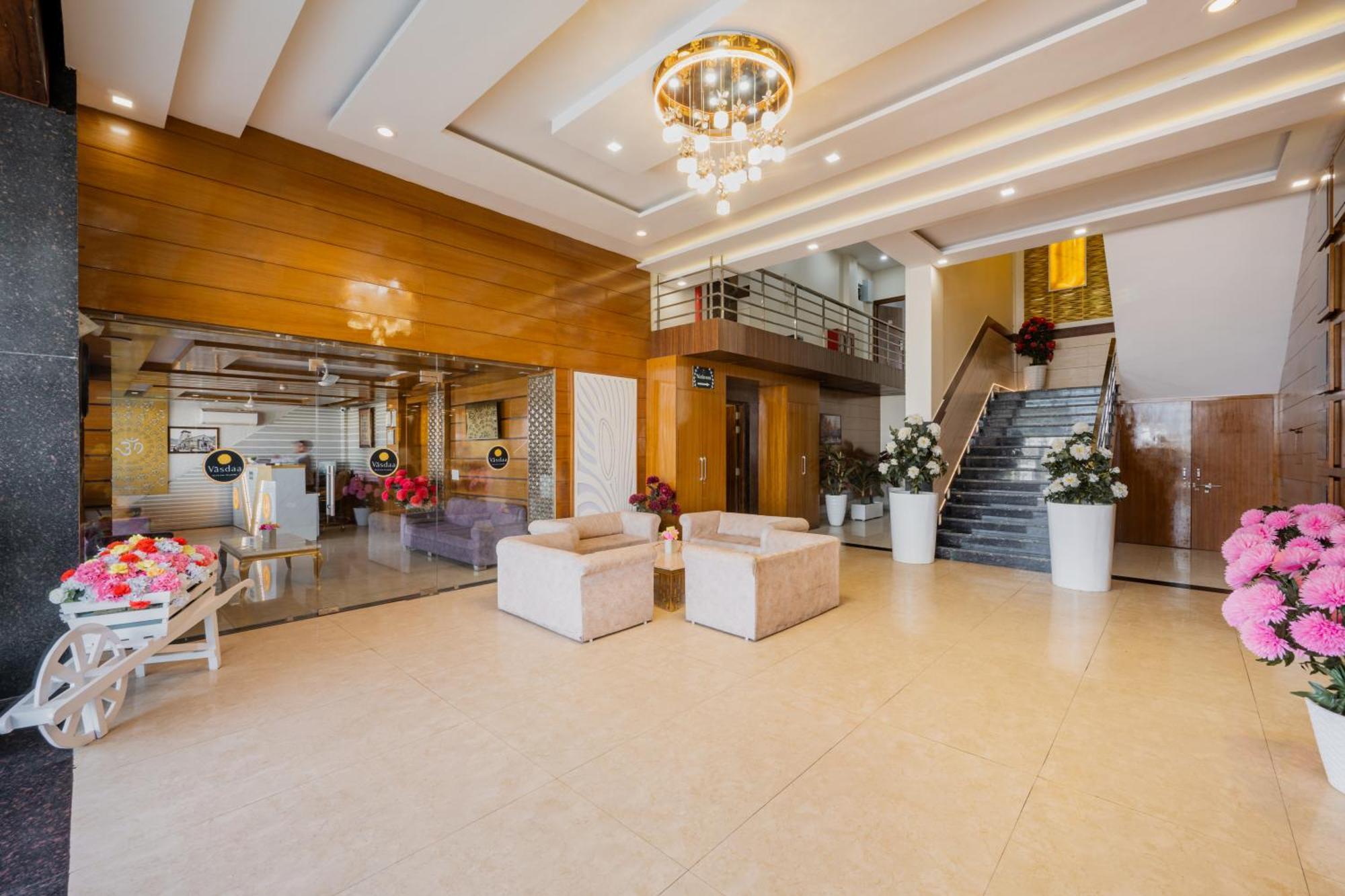 Hotel Vasdaa Grand Dehradun Buitenkant foto