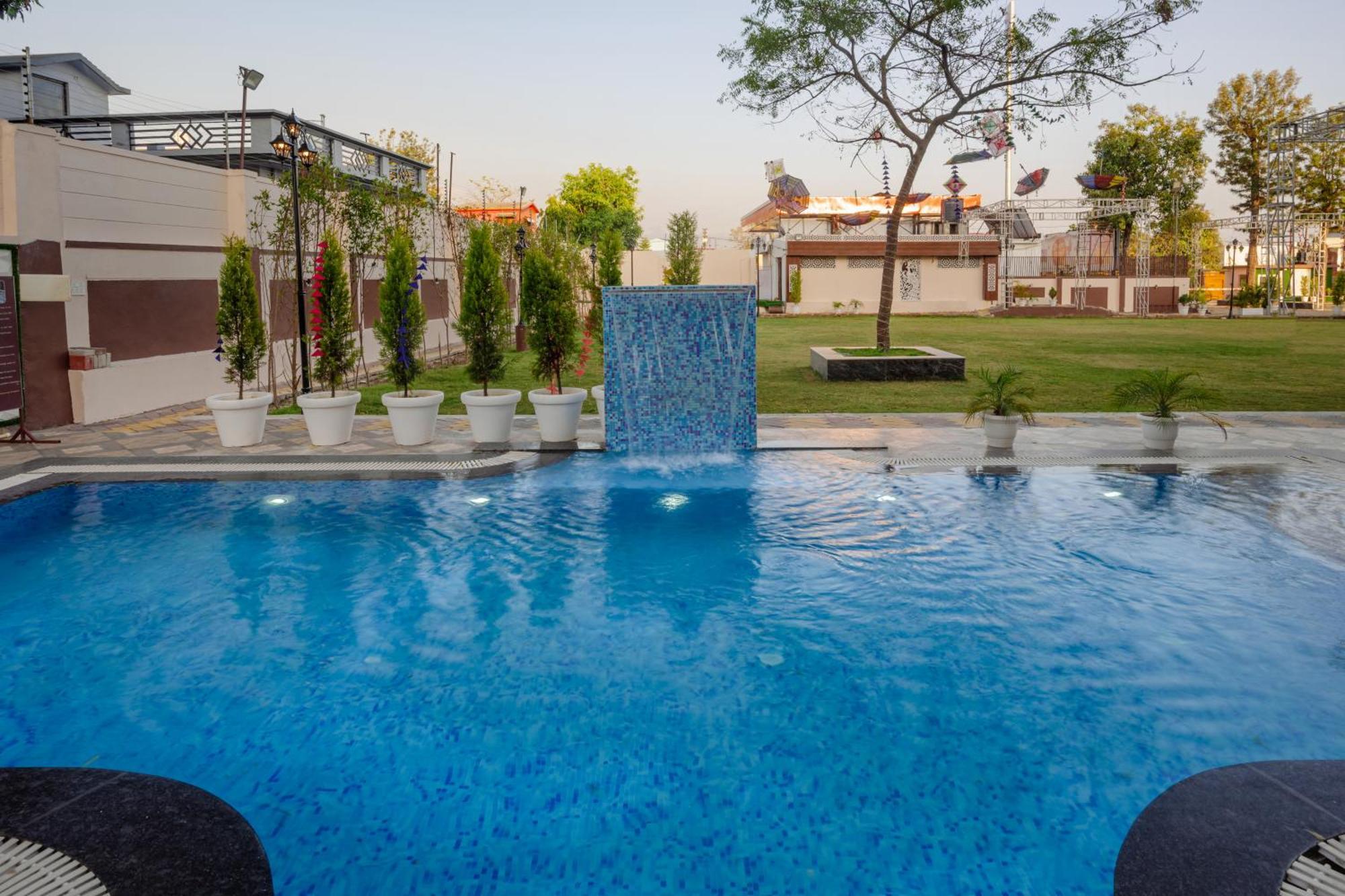 Hotel Vasdaa Grand Dehradun Buitenkant foto